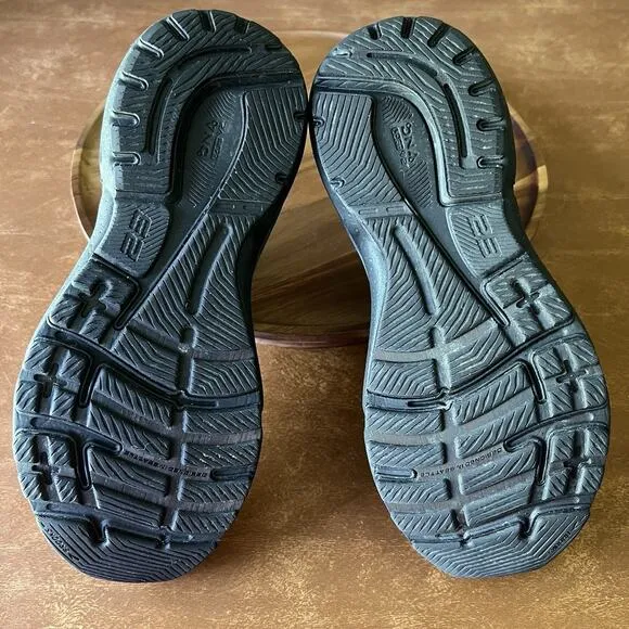 Brooks Adrenaline GTS 23 Women's 11 Men's 9.5 Black Running Shoes Sneakers