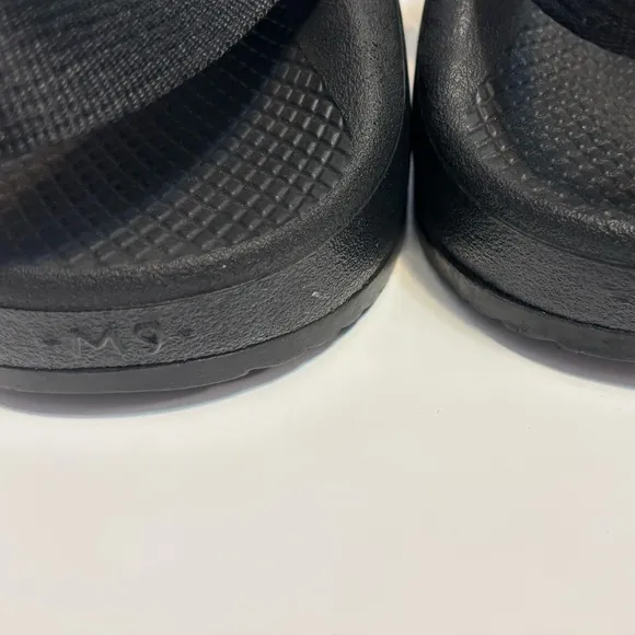 Chaco Men's Black Classic Hiking Athletic Outdoor Sandals Size 9