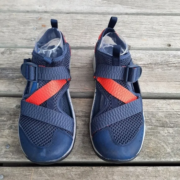 Chaco Odyssey Sandal Navy all terrain closed toe hiking sandals J106467 size 9