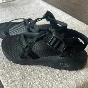 Chaco women’s black sandal size 6