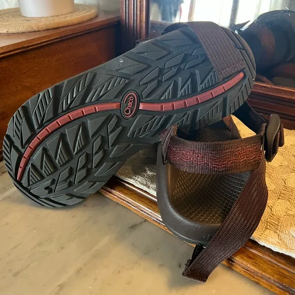 CHACO Z2 Classic Rugged Sole Outdoor Sandals Brown and Red Red Men's Size 9