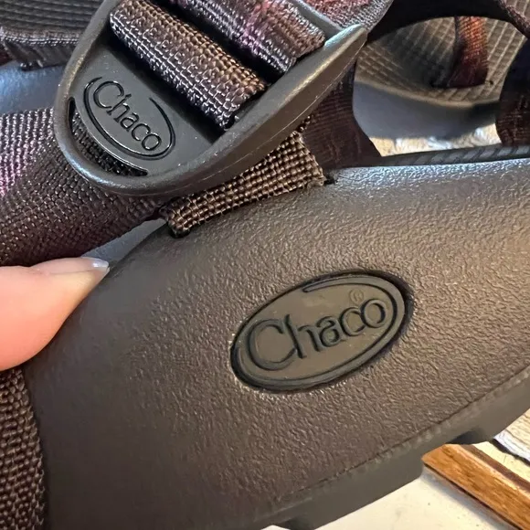 CHACO Z2 Classic Rugged Sole Outdoor Sandals Brown and Red Red Men's Size 9
