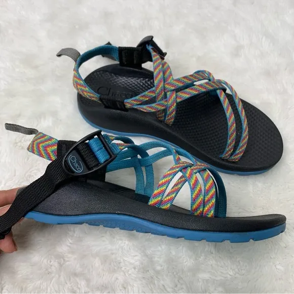 Chaco ZX1 Kid's Outdoor Strappy Blue Rainbow Sandals Size 4