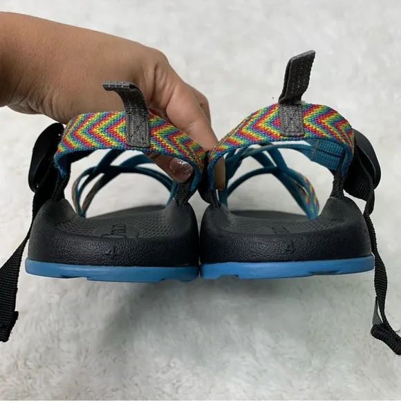 Chaco ZX1 Kid's Outdoor Strappy Blue Rainbow Sandals Size 4