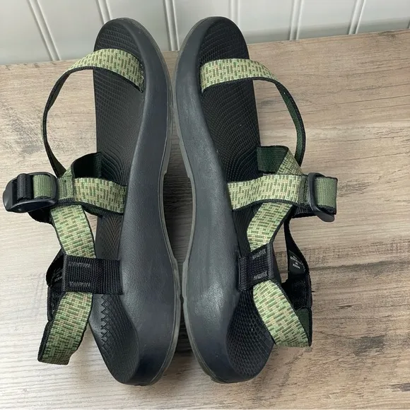 Chacos Adjustable Strappy Sandals Green Men Vibram sole Sz 11 Outdoor Adventure
