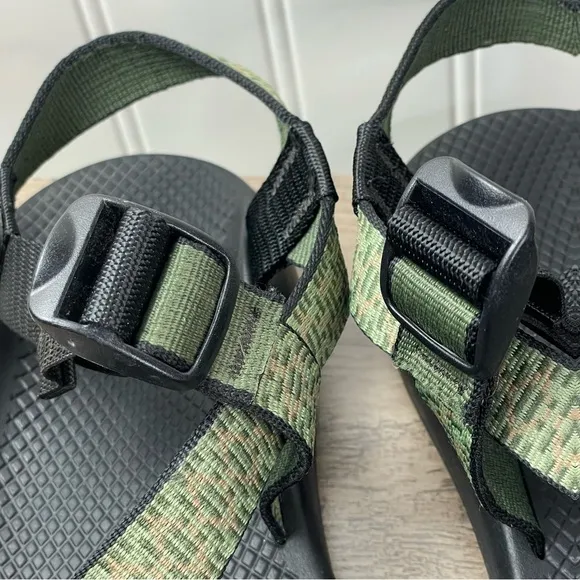 Chacos Adjustable Strappy Sandals Green Men Vibram sole Sz 11 Outdoor Adventure