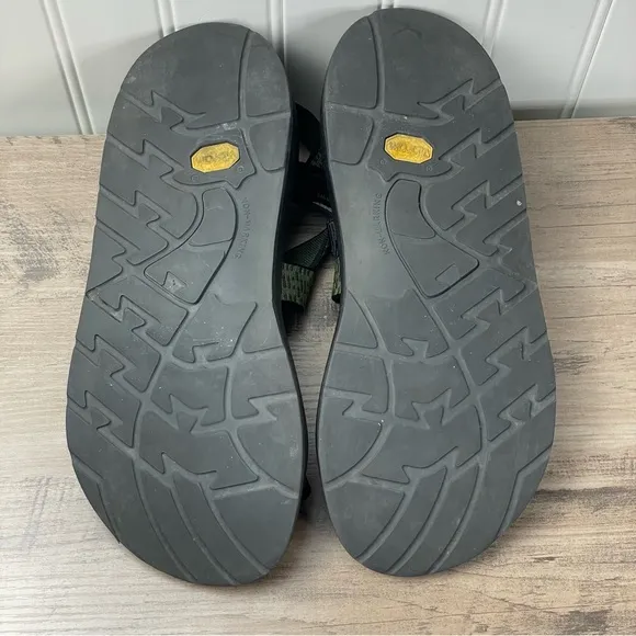 Chacos Adjustable Strappy Sandals Green Men Vibram sole Sz 11 Outdoor Adventure
