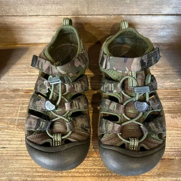 Childrens Keen Newport Green Camo Outdoor Hinking Water‎ Shoes Sandals Size 2 Y
