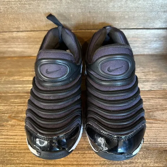 Childrens Nike Dynamo Black Running Athletic Comfort Shoes Sneakers Size 2 Y GUC