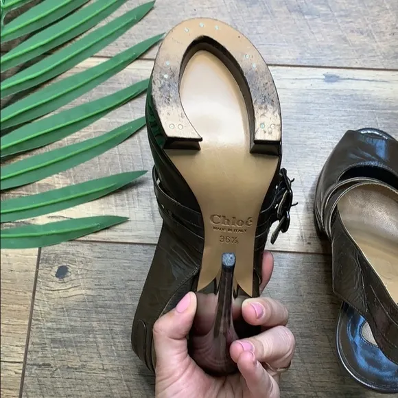 Chloe Horseshoe Patent Leather Heels sz 6.5