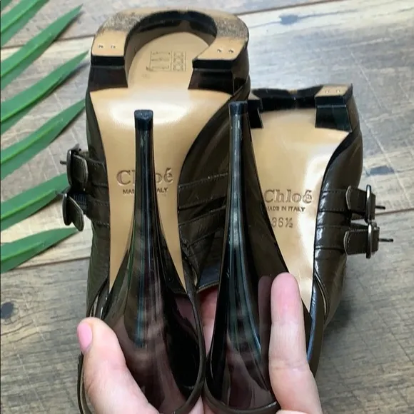 Chloe Horseshoe Patent Leather Heels sz 6.5