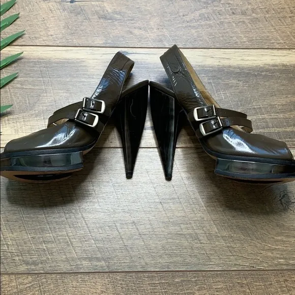 Chloe Horseshoe Patent Leather Heels sz 6.5