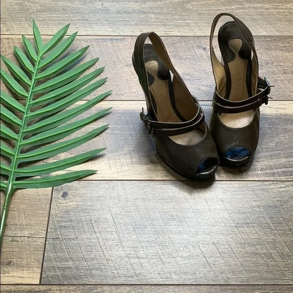 Chloe Horseshoe Patent Leather Heels sz 6.5