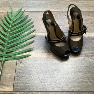 Chloe Horseshoe Patent Leather Heels sz 6.5