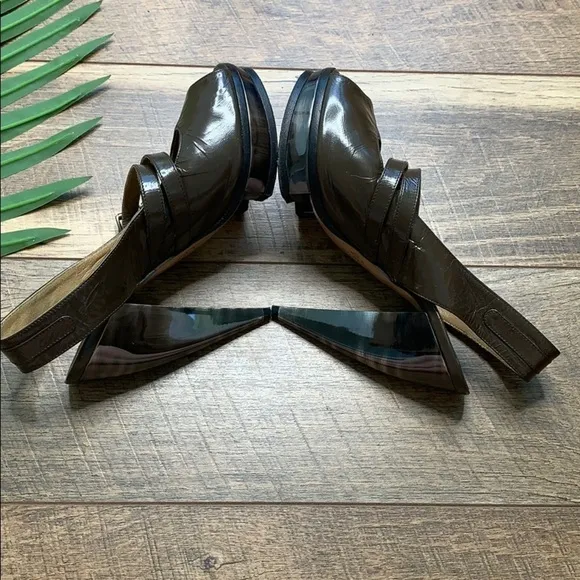 Chloe Horseshoe Patent Leather Heels sz 6.5