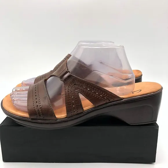 Clarks Sandals Slides Low Heel Women's Size 11 M Brown Leather Style 80084
