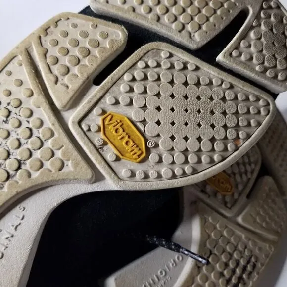 Clark's men's size 10.5 comfort shoes with vibram sole