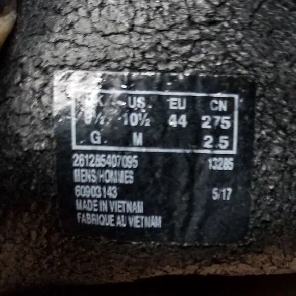 Clark's men's size 10.5 comfort shoes with vibram sole