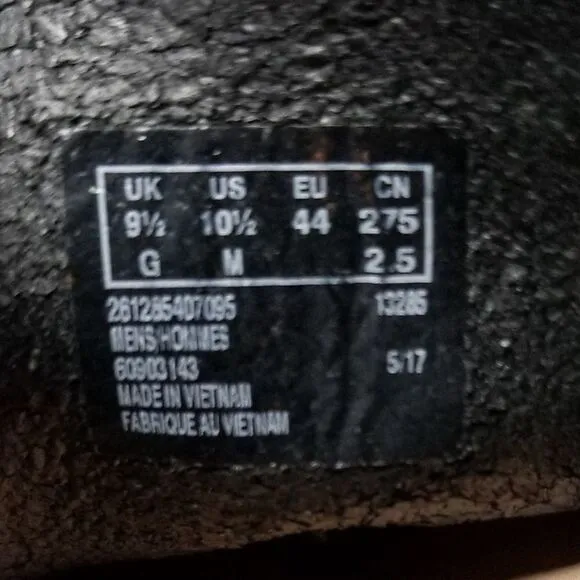 Clark's men's size 10.5 comfort shoes with vibram sole