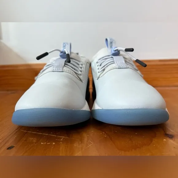 Clove Classic Nursing Shoes | Size 7