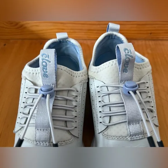 Clove Classic Nursing Shoes | Size 7