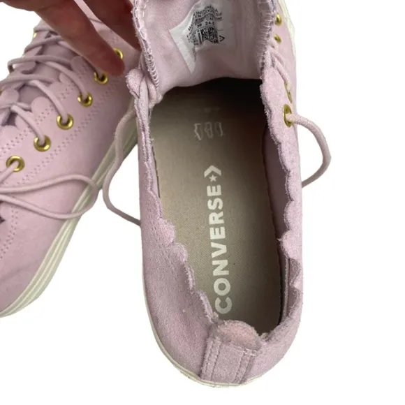 CONVERSE -  Chuck Taylor All Star Scallop in Pink suede Size 8