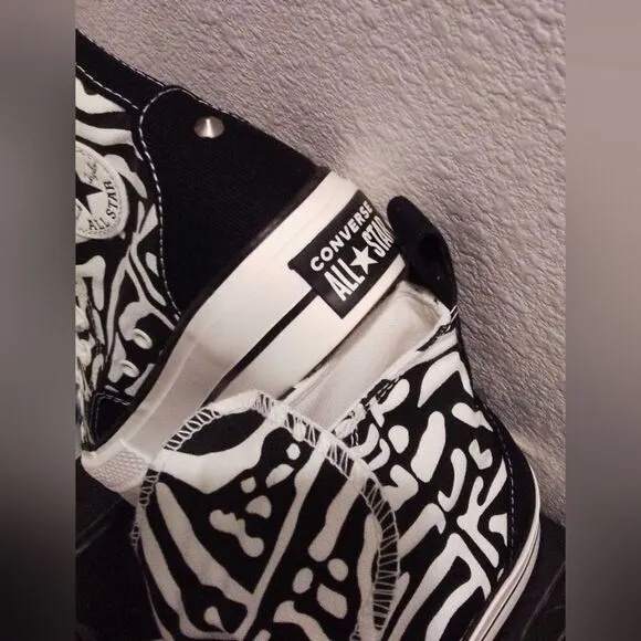 Converse Chuck Taylor All Star Lift Hi Women’s Size 6 NWT