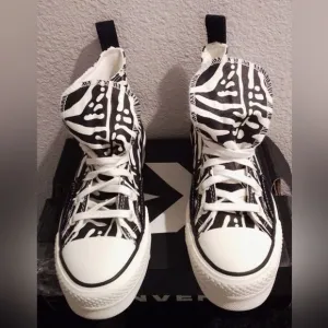Converse Chuck Taylor All Star Lift Hi Women’s Size 6 NWT