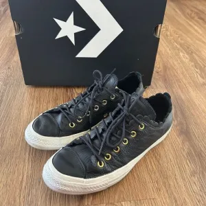 CONVERSE Chuck Taylor all star black leather lace up shoes sneakers women's 8
