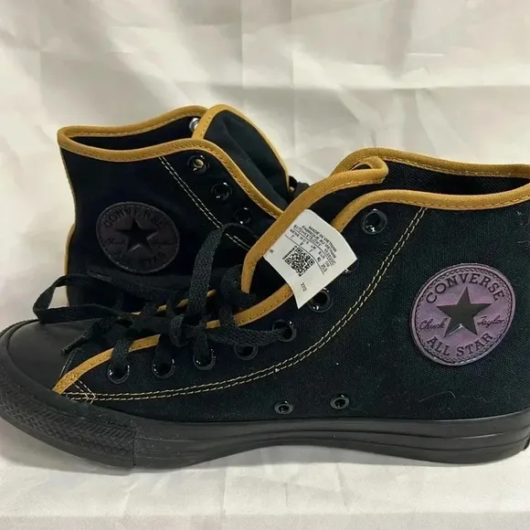 Converse Gold All StarTennis shoes. Men. Size 7. New