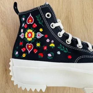 ⭐Converse Sz 11 Women's Shoes Run Star Hike Platform Floral Embroidery A02192C