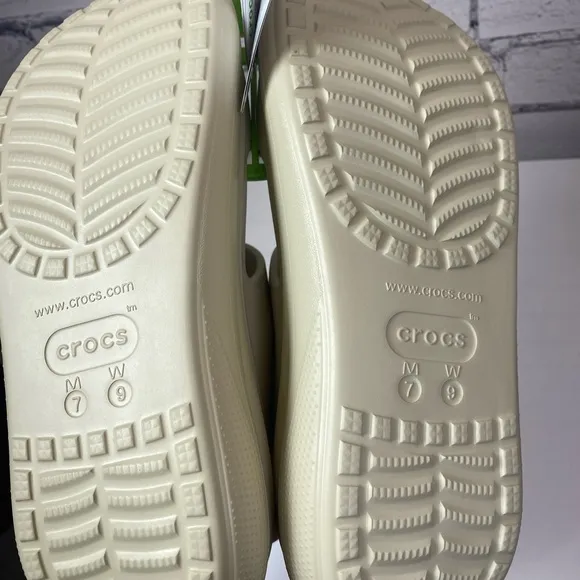 Crocs Classic Crush Sandal Bone Cream Unisex Size Women/9 Men/7 NEW
