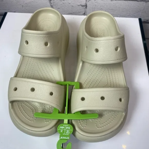 Crocs Classic Crush Sandal Bone Cream Unisex Size Women/9 Men/7 NEW