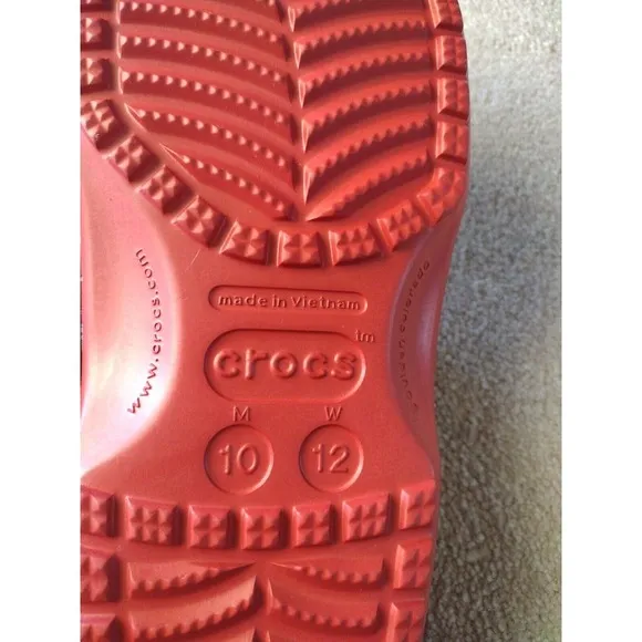 Crocs Clogs Women 12 Man 10 Red Vineyard Vines Holiday Christmas Comfy Vacation
