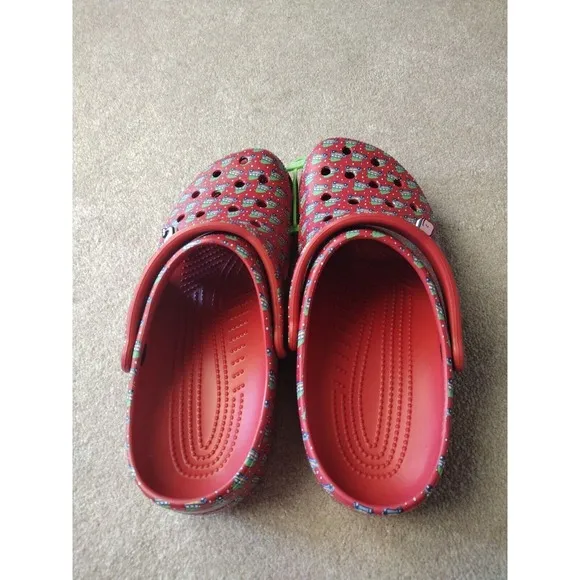 Crocs Clogs Women 12 Man 10 Red Vineyard Vines Holiday Christmas Comfy Vacation