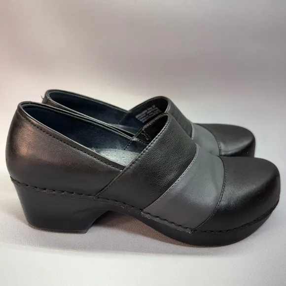 Dansko Black and Gray Two-Toned Classic Leather Clogs EUC Size 7