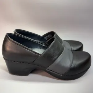 Dansko Black and Gray Two-Toned Classic Leather Clogs EUC Size 7