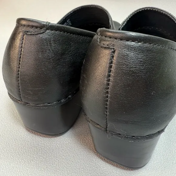 Dansko Black and Gray Two-Toned Classic Leather Clogs EUC Size 7