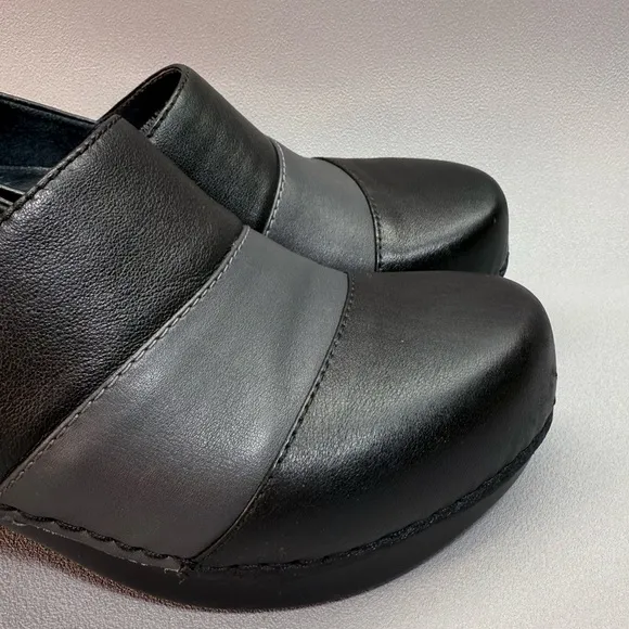 Dansko Black and Gray Two-Toned Classic Leather Clogs EUC Size 7