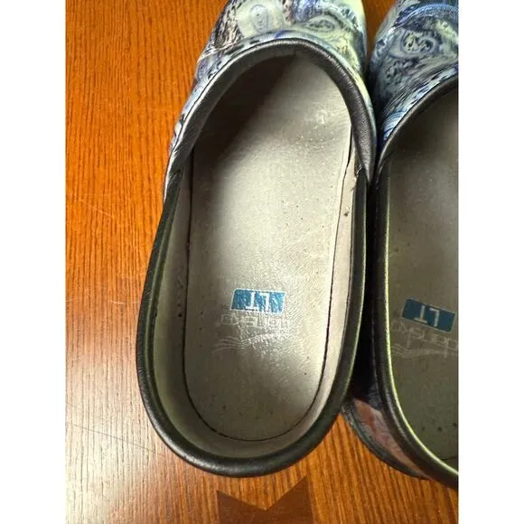 Dansko LT Professional Clogs Blue Paisley Patent Leather – Women’s EU 39/8.5 US