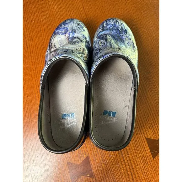 Dansko LT Professional Clogs Blue Paisley Patent Leather – Women’s EU 39/8.5 US