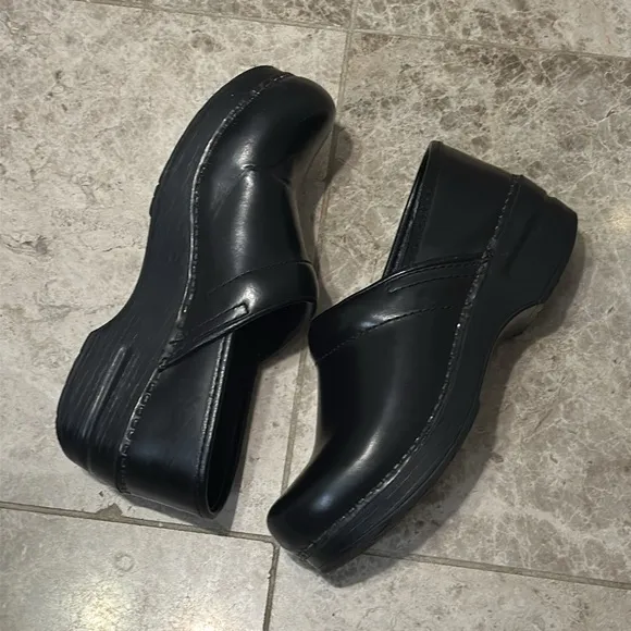 Dansko Professional Black Cabrio Clog Size 37