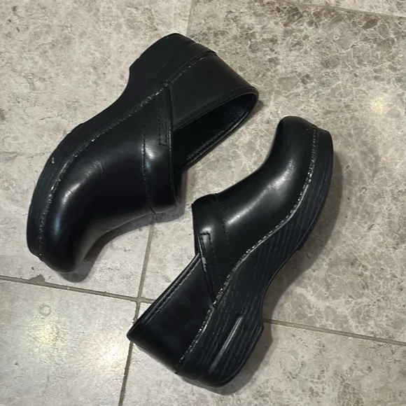 Dansko Professional Black Cabrio Clog Size 37