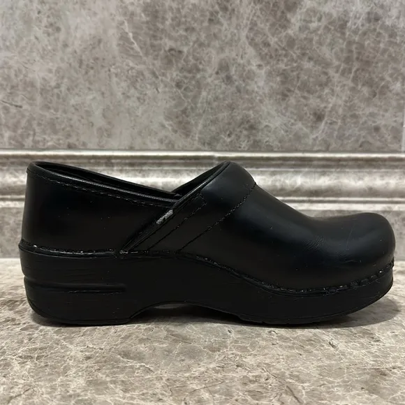 Dansko Professional Black Cabrio Clog Size 37