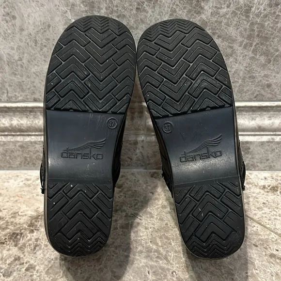 Dansko Professional Black Cabrio Clog Size 37