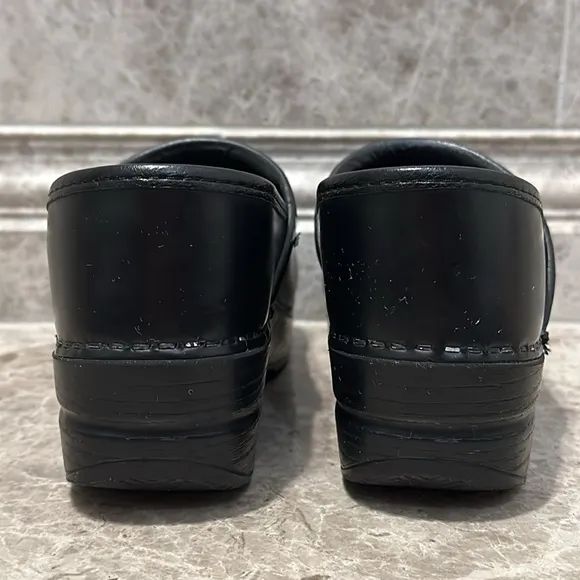 Dansko Professional Black Cabrio Clog Size 37