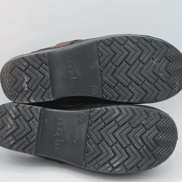Dansko Shandi nubuck leather clogs size 38 US size 7.5/8