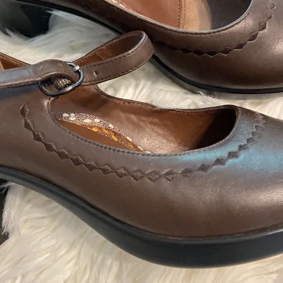 DANSKO Shoes size 41 brown color BNWOT
