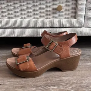 Dansko strappy platform sandals tan walking comfort shoes women’s size 41