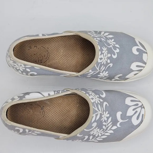Dansko Vegan volly floral shoes size 38 US size 7.5 -8
